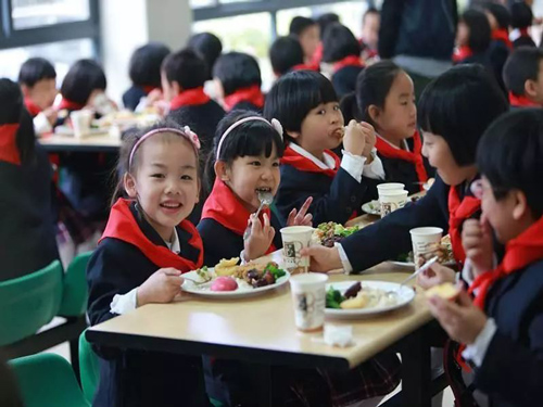 食堂承包好處在于可以幫助學(xué)生們度過另一種生活體驗(yàn)